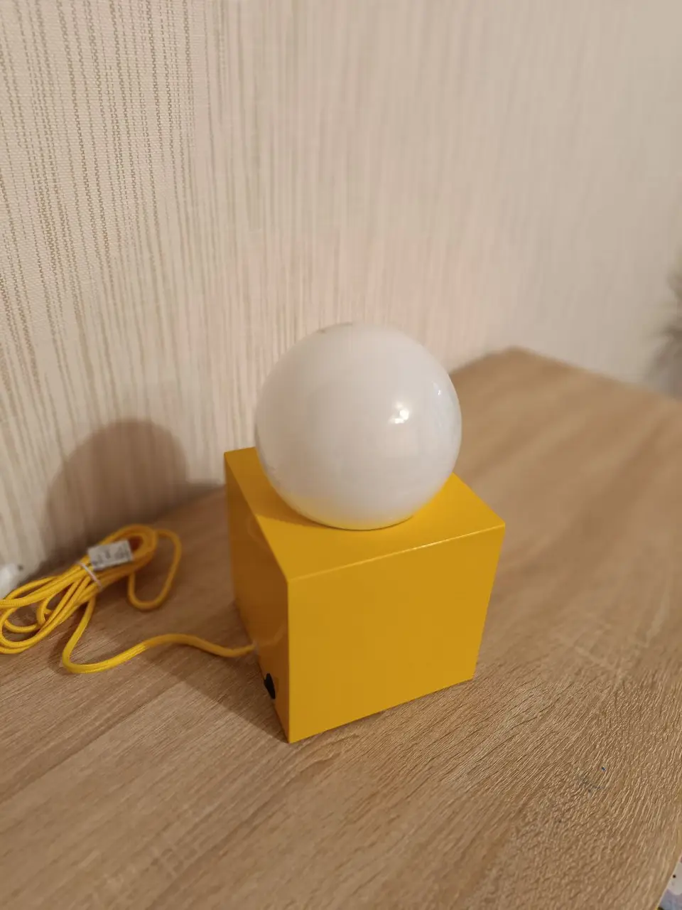 Naujas Globen Lighting firmos stalinis - naktinis šviestuvas — nuotrauka 5