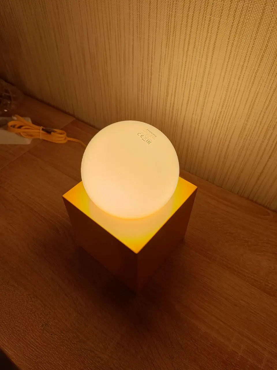 Naujas Globen Lighting firmos stalinis - naktinis šviestuvas — nuotrauka 8