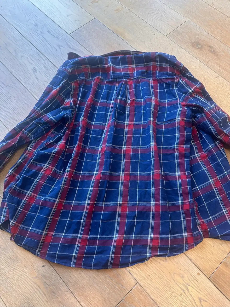 Languoti oversize marškiniai — nuotrauka 8