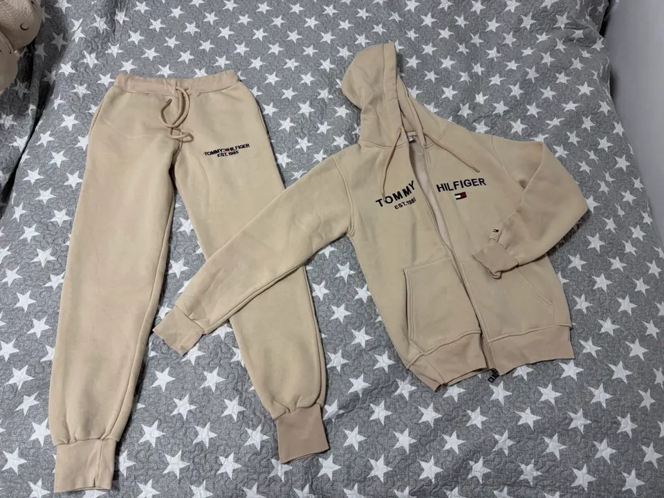 Tommy Hilfiger sportinis kostiumas, smėlio spalvos