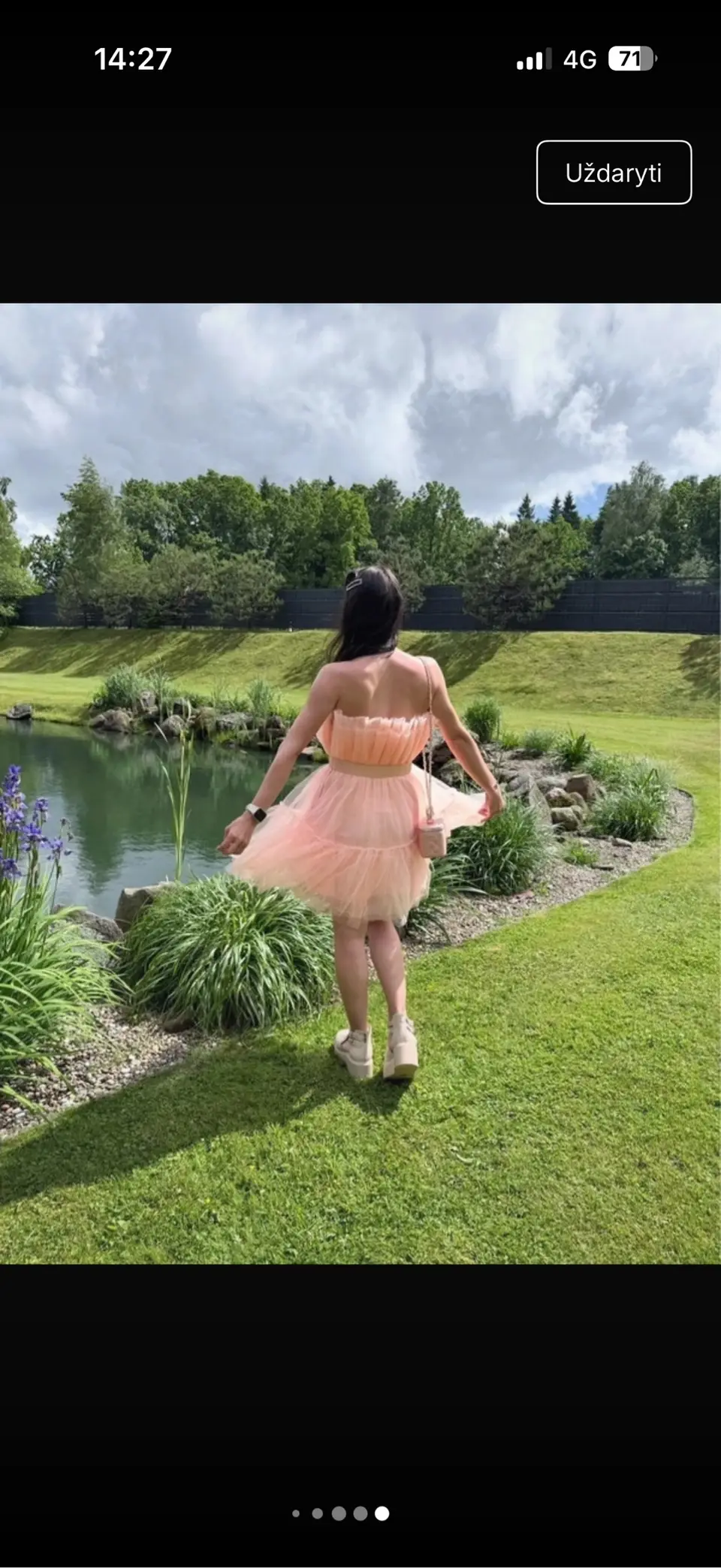 Persikinė tiulio suknelė be petnešėlių — nuotrauka 5