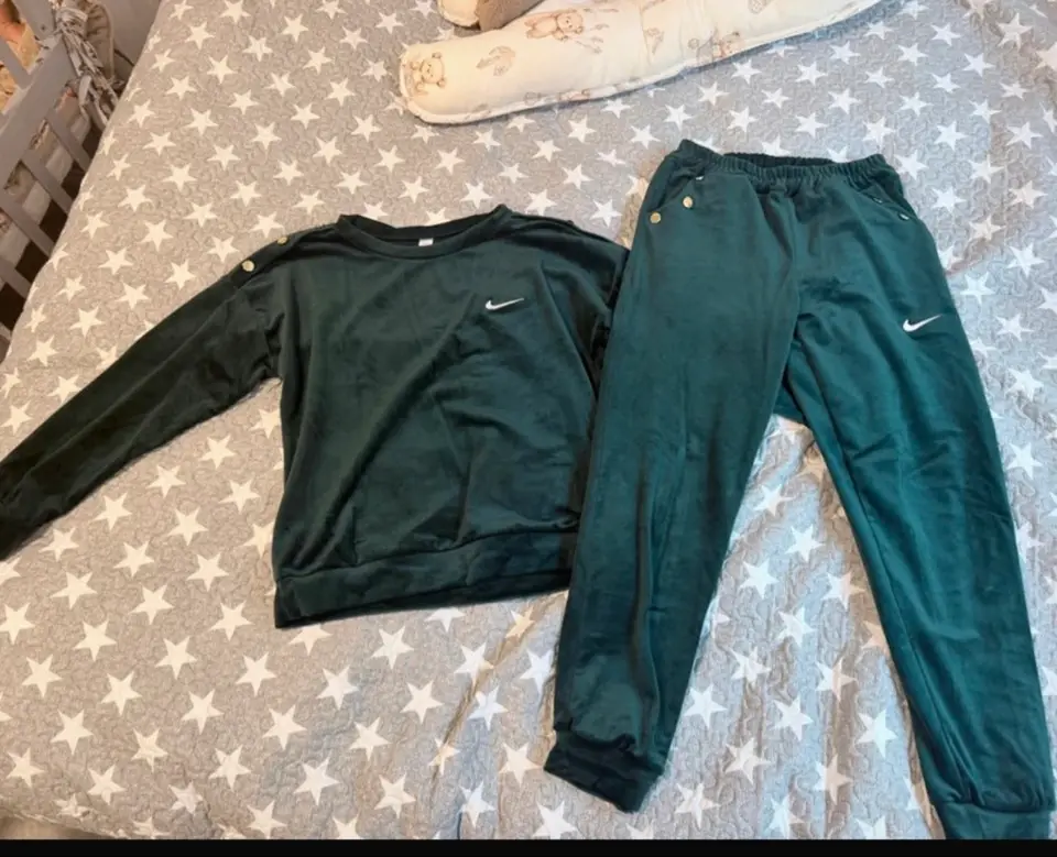 Nike veliūrinis sportinis kostiumas — nuotrauka 2