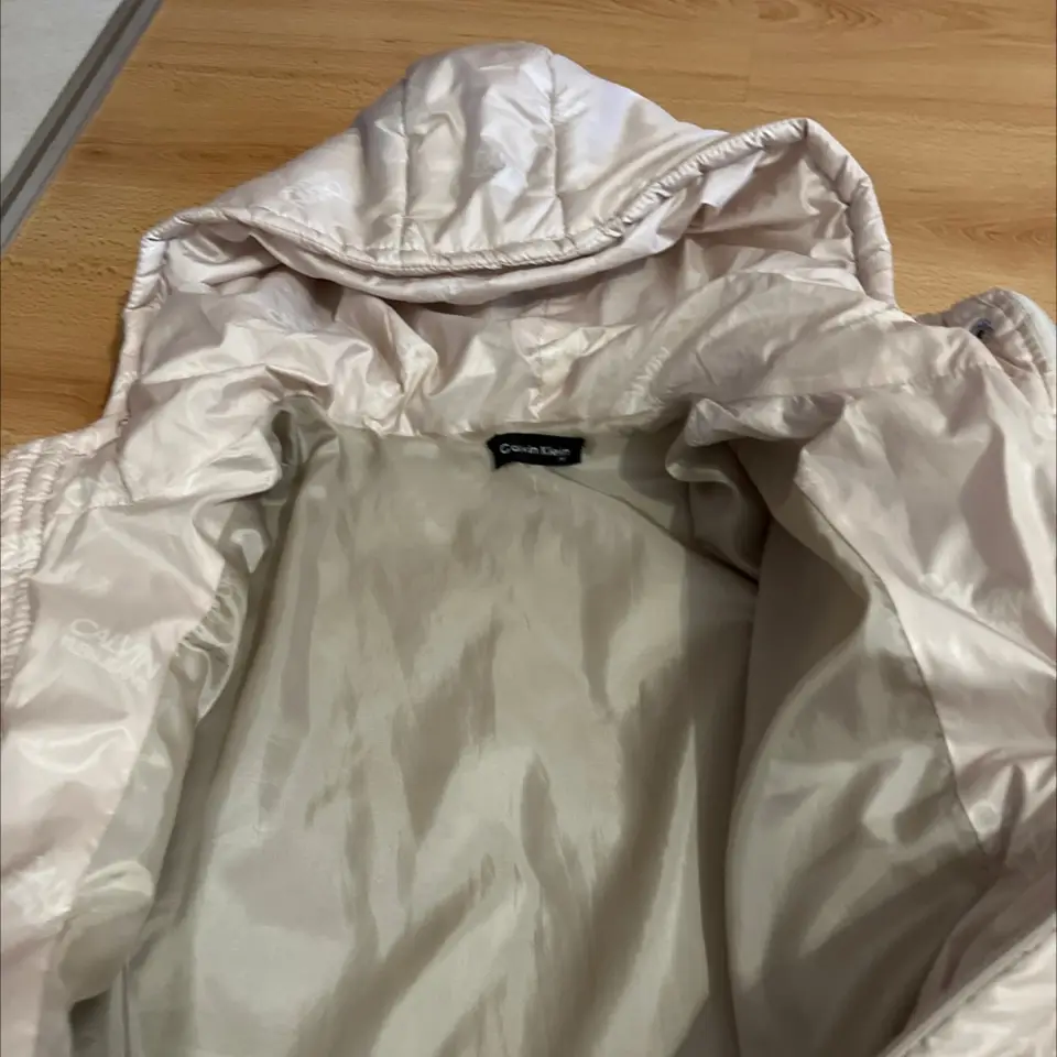 Calvin Klein pūsta striukė su gobtuvu — nuotrauka 3
