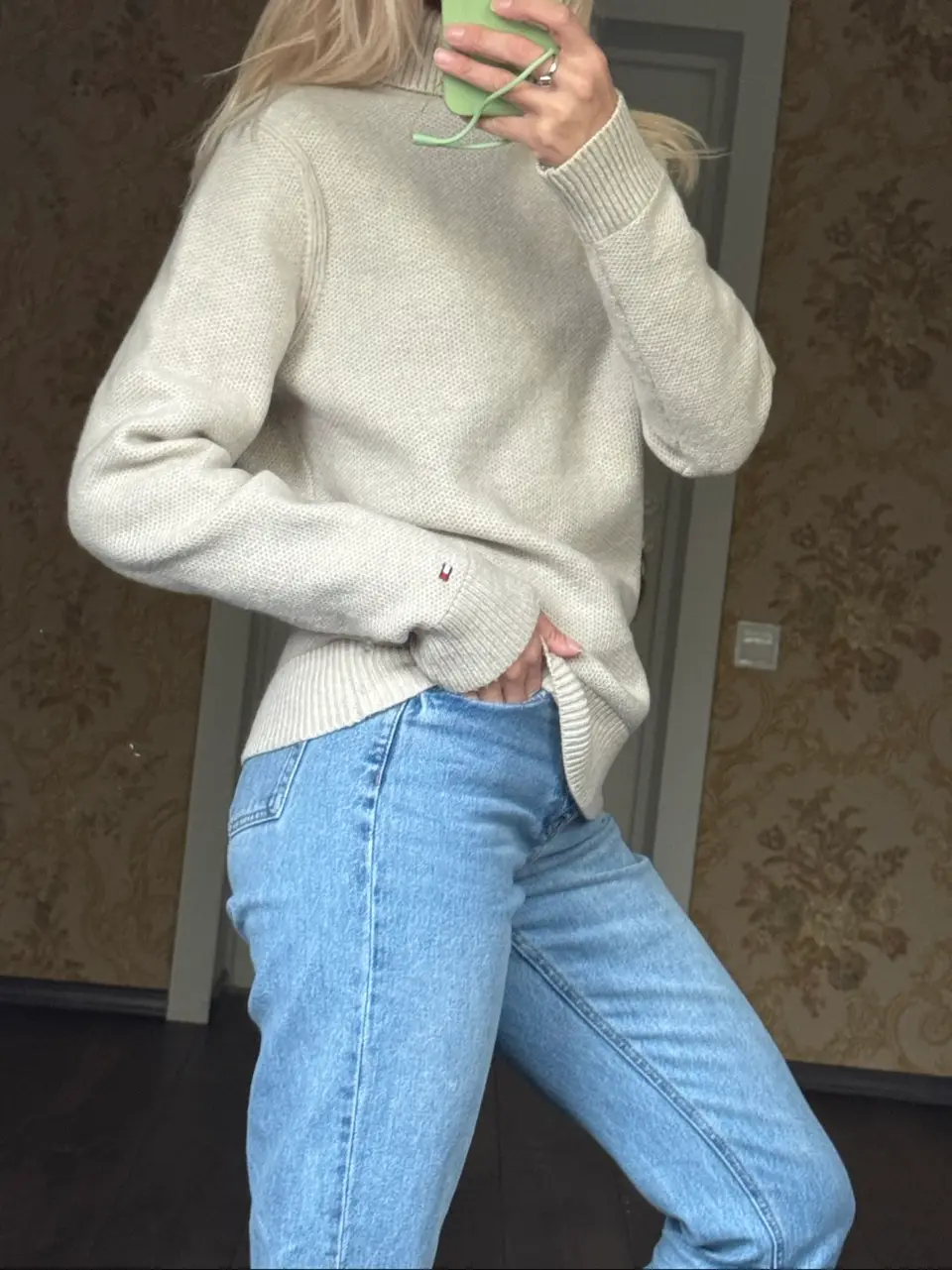 Tommy Hilfiger smėlio spalvos megztinis — nuotrauka 2