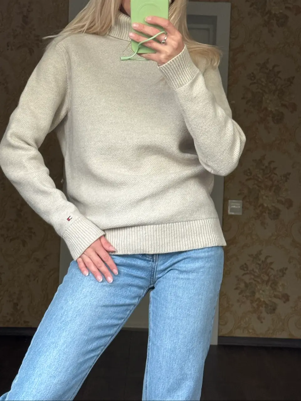Tommy Hilfiger smėlio spalvos megztinis — nuotrauka 4