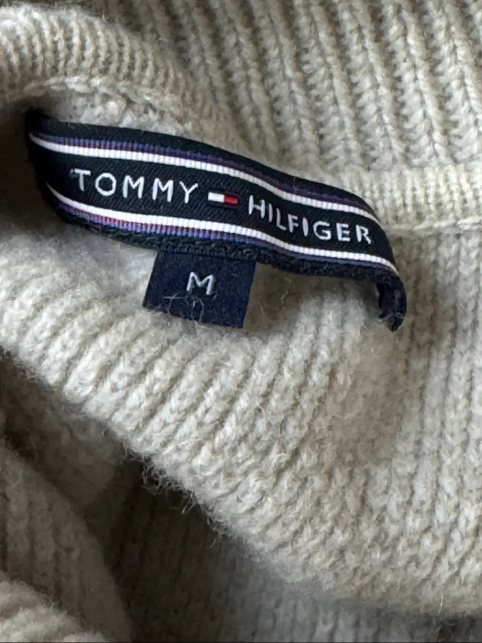 Tommy Hilfiger smėlio spalvos megztinis — nuotrauka 6