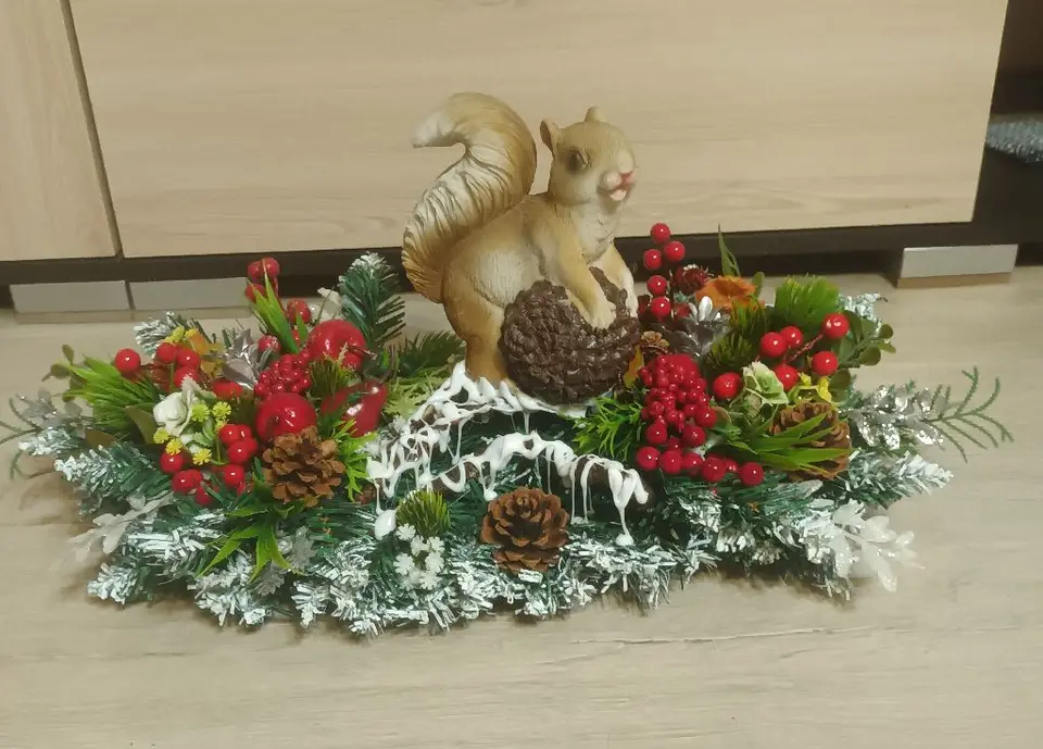Kalėdinė dekoracija su voveraite