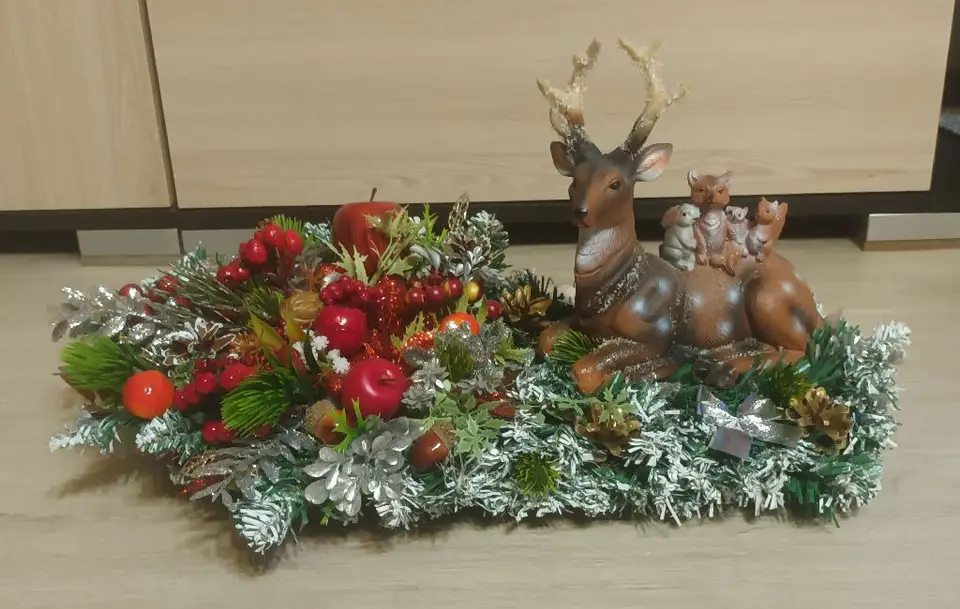 Kalėdinė dekoracija su elniu