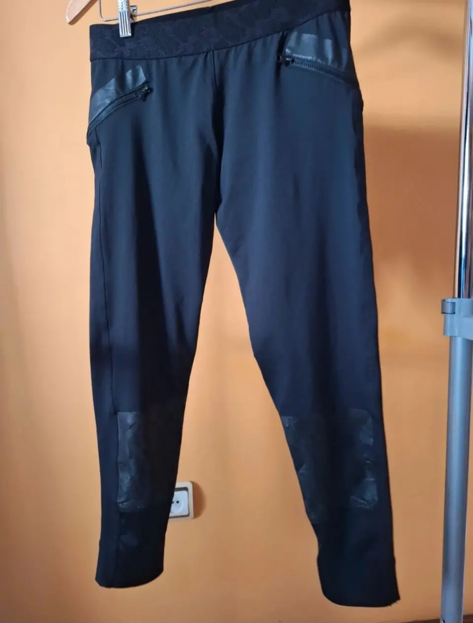 Juodos Addidas tympos