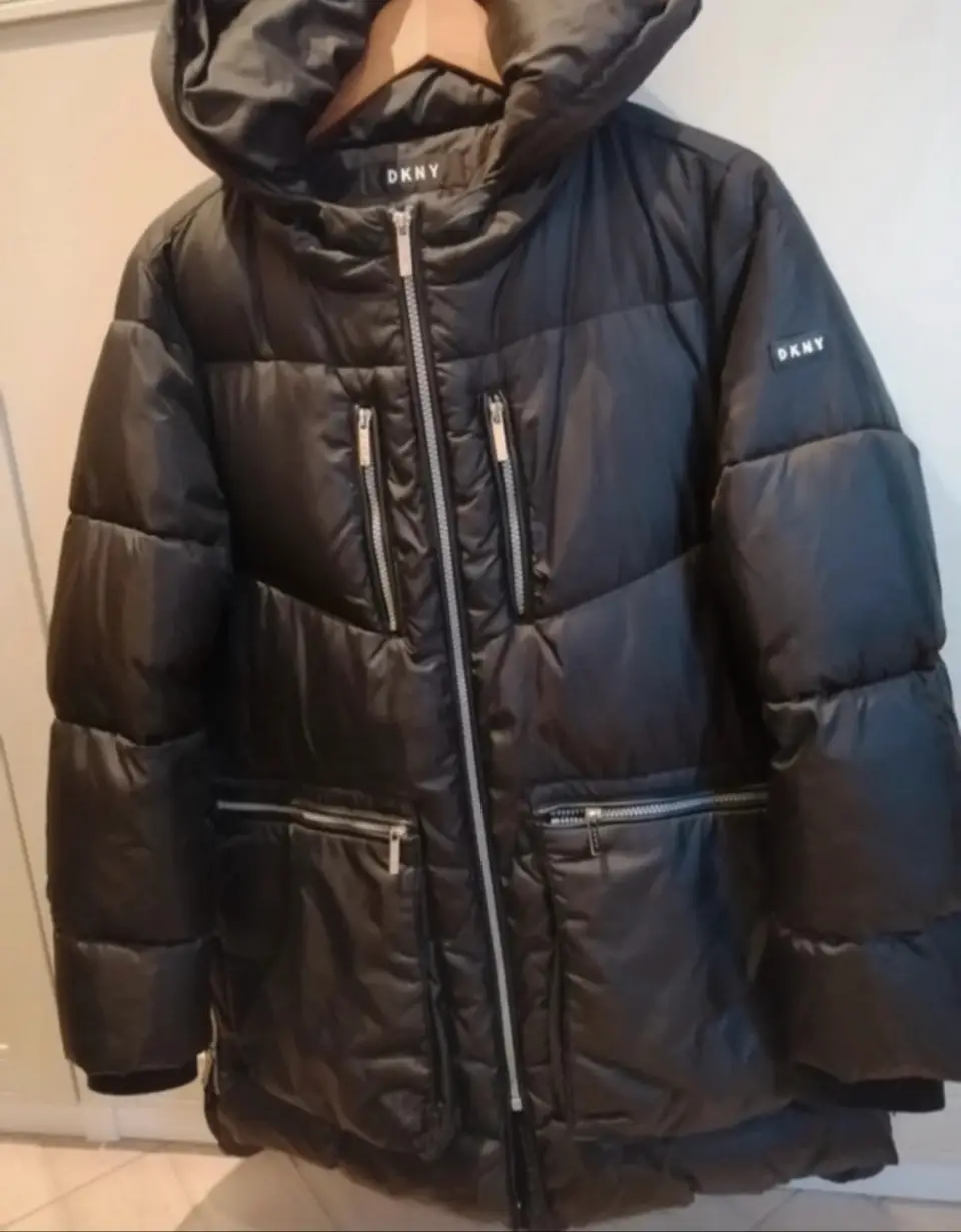 DKNY striukė