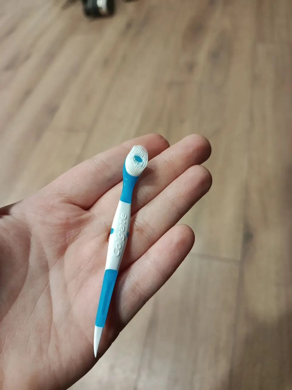 Colgate Wisp vienkartiniai dantų šepetėliai, 24 vnt. — nuotrauka 2