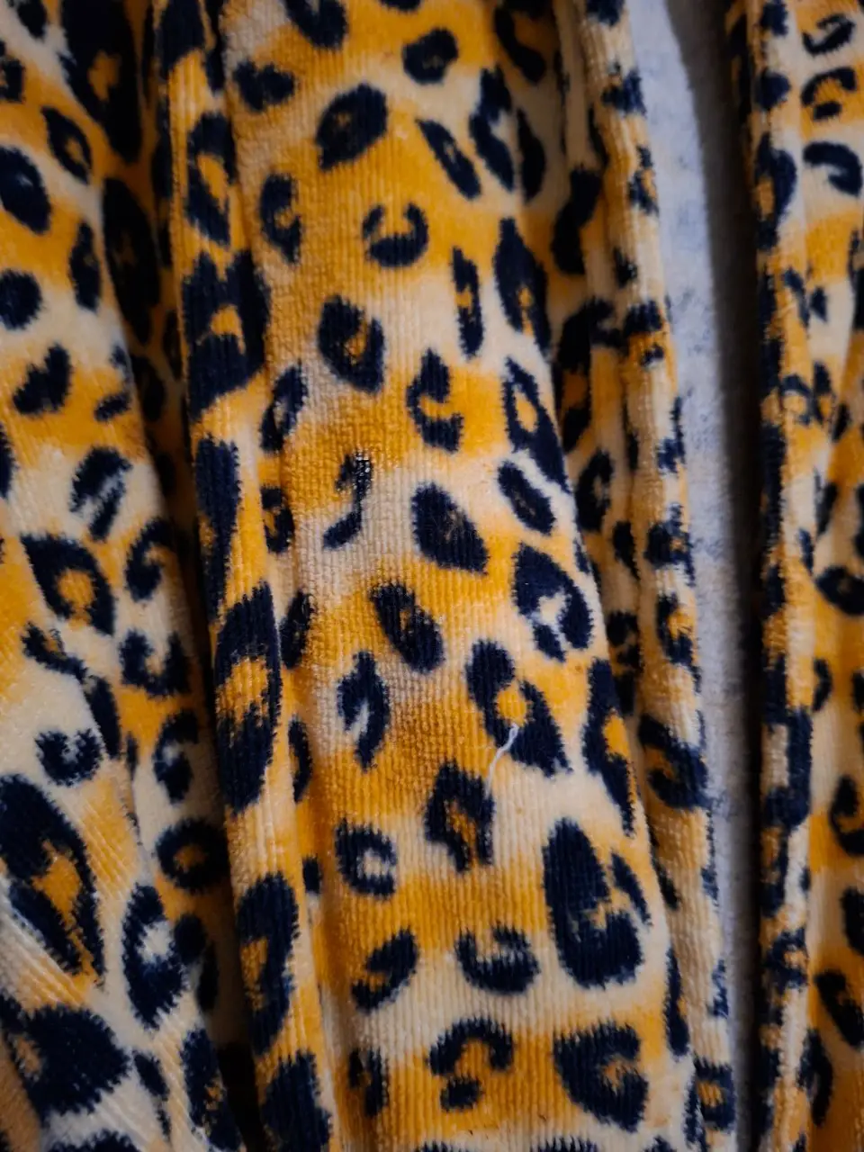 Leopardinis chalatas su gobtuvu — nuotrauka 2