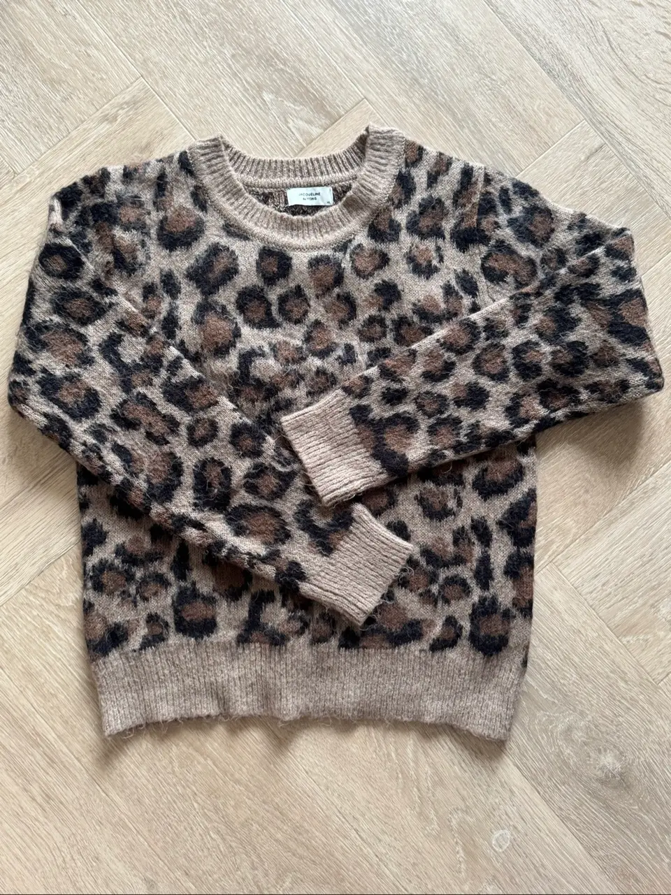 Leopardinio rašto megztinis — nuotrauka 2