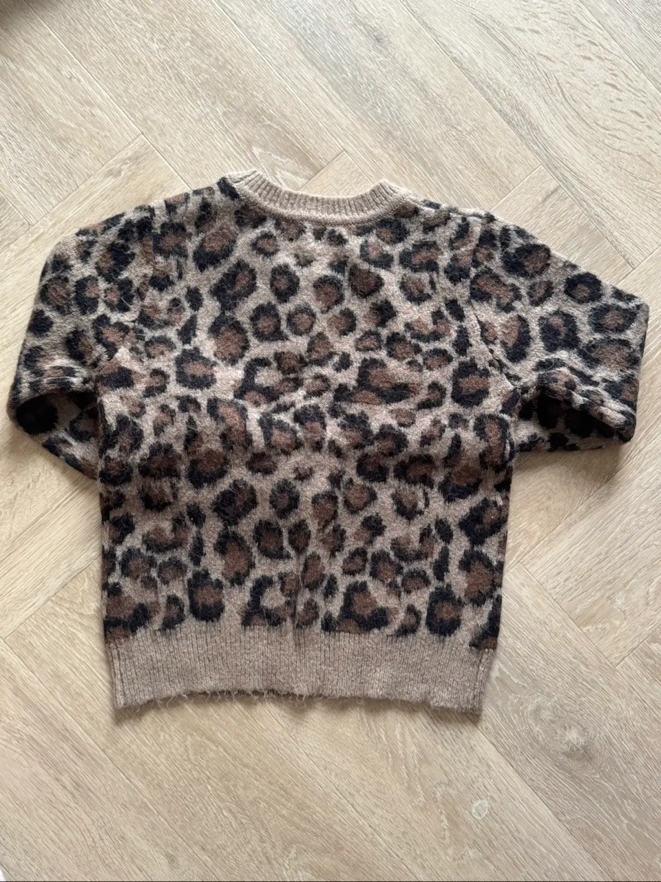 Leopardinio rašto megztinis — nuotrauka 3