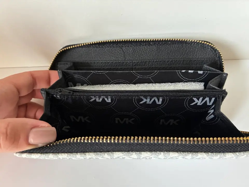 Michael Kors piniginė su monograma — nuotrauka 2