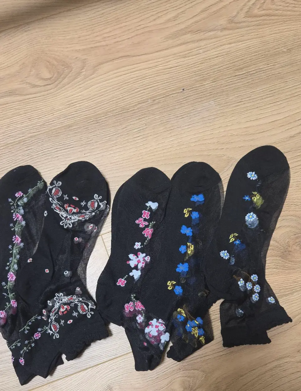 Permatomos juodos kojinės su gėlių raštais, 5 poros