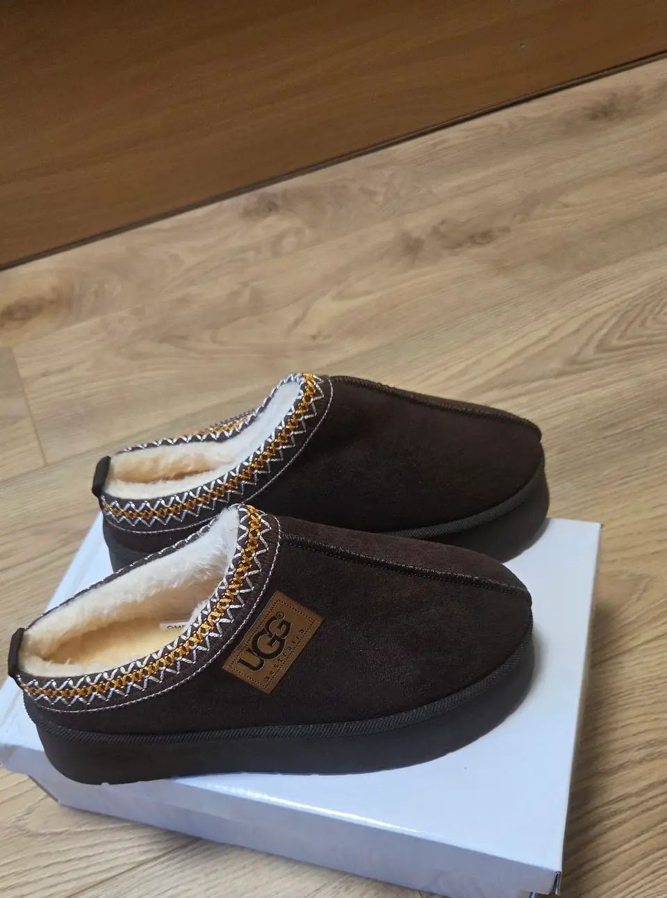 UGG Tasman platforminės šlepetės, rudos