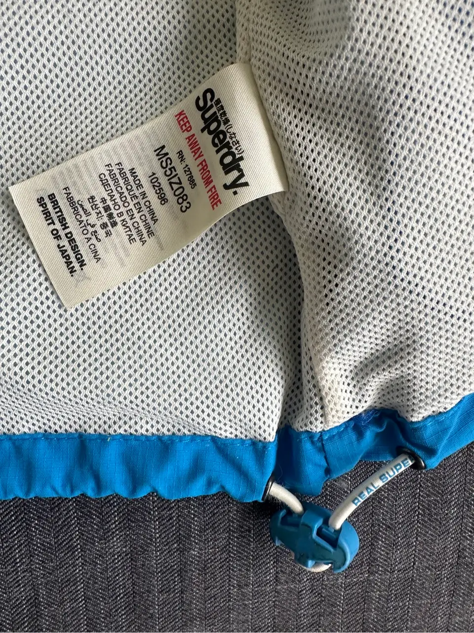 Superdry neperpučiama striukė — nuotrauka 4