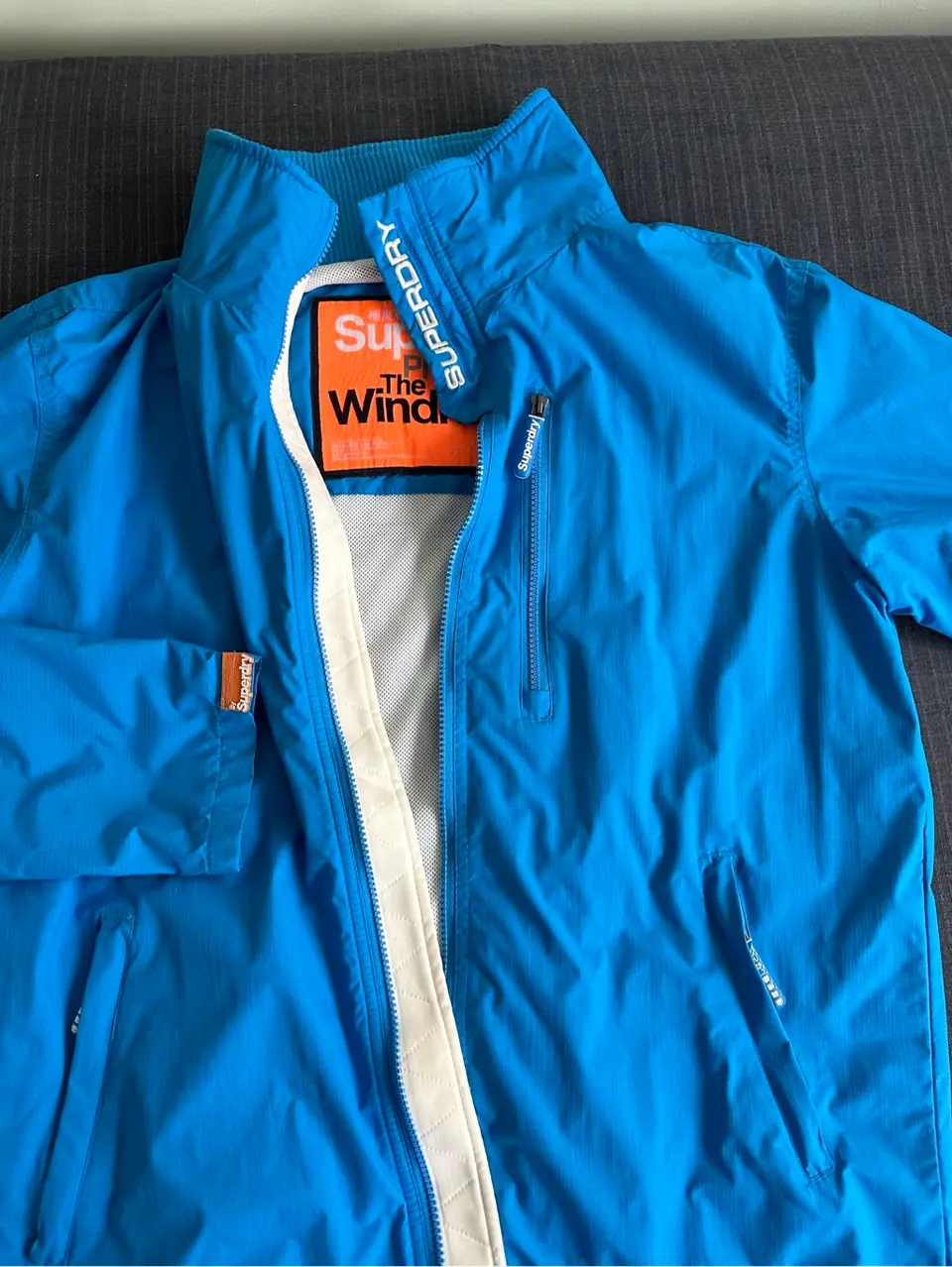 Superdry neperpučiama striukė — nuotrauka 5