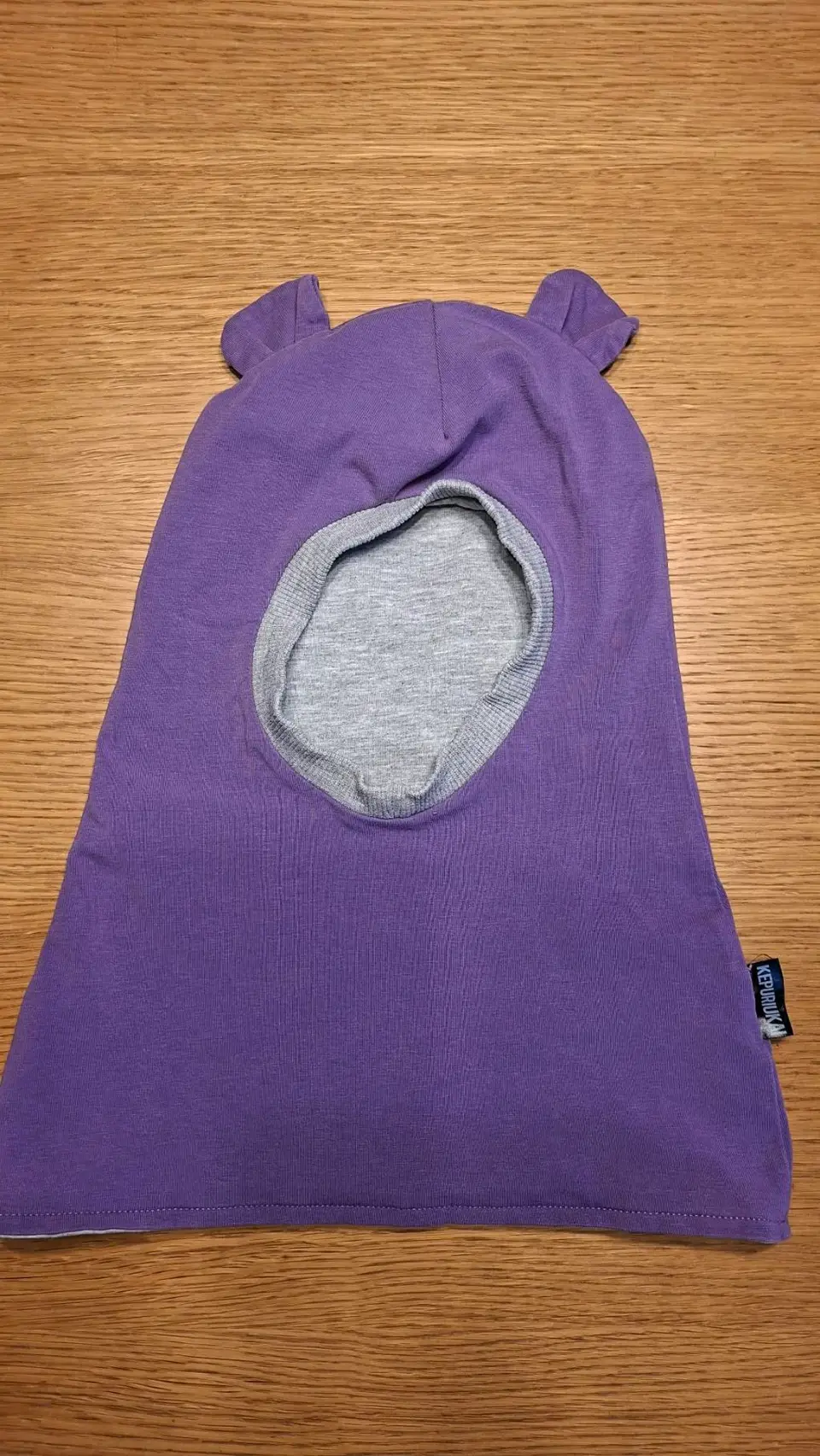Vaikiška violetinė kepurė šalmas su ausytėmis